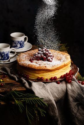 Dark Food Photography, Beautiful Food Photography, Food Photography Inspiration, Food Photography Styling, Beautiful Food, Pretty Food, Powdered Sugar, Food Design, Just Desserts