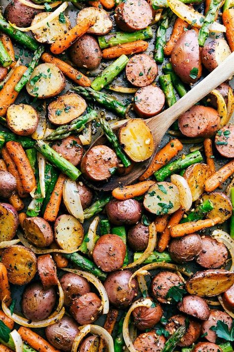 Roasted Garlic Potatoes, Asparagus Carrots, Potatoes Asparagus, Best Asparagus Recipe, Grilled Asparagus Recipes, Asparagus Recipes Baked, Garlic Roasted Potatoes, Easy Sheet Pan Dinners, Sheet Pan Dinners Recipes