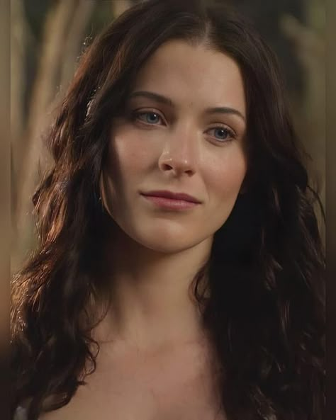 Older Actresses, Bridget Regan, Actress Hairstyles, Middle Aged Women, Brunette Woman, Female Actresses, Interesting Faces, Face Claims, Woman Face