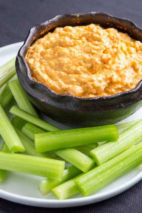 Cauliflower Buffalo Dip, Buffalo Wing Dip, Buffalo Dip Recipe, Crockpot Cauliflower, Wing Dip, Cauliflower Dip, Buffalo Dip, Healthy Superbowl Snacks, Buffalo Wing