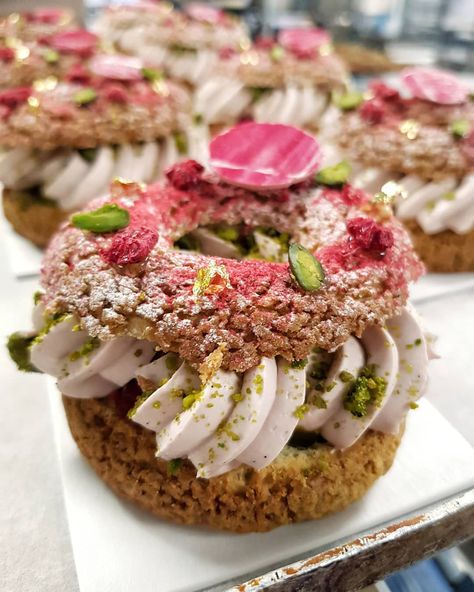 Louis Cuvelier on Instagram: “Raspberry/Pistachio Paris Brest🤤 . . . . . . @harrodsfood @foudepatisserie @alistairbirt . . . . . . #london #Harrods #pastryelite #pastry…” Strawberry Cream Puffs, Raspberry Pistachio, Lush Recipes, Cream Puff Recipe, Paris Brest, Puff Recipe, Cream Puff, Strawberry Cream, French Pastries