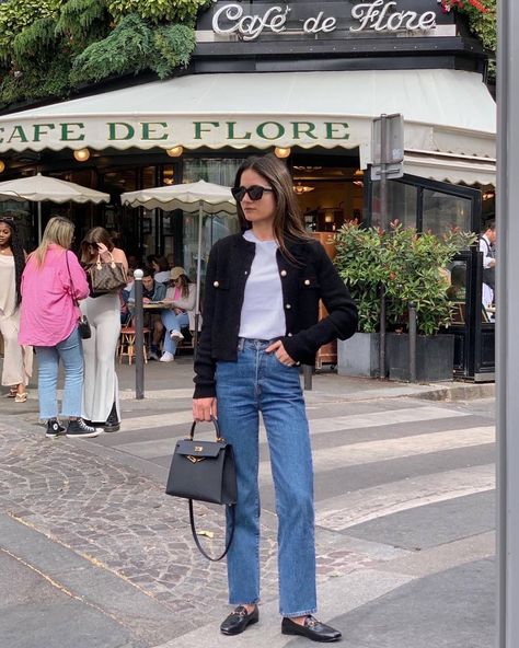 Denim Outfit Fall, Straight Leg Jeans Outfits, French Women Style, Boucle Jacket, Fall Denim, French Women, French Girl, Denim Outfit, Tweed Jacket