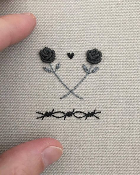 Pola Sulam, Embroidery On Clothes, Cute Embroidery, Simple Embroidery, Sewing Embroidery Designs, Hand Embroidery Art, 자수 디자인, Hand Embroidery Stitches, Embroidery Craft