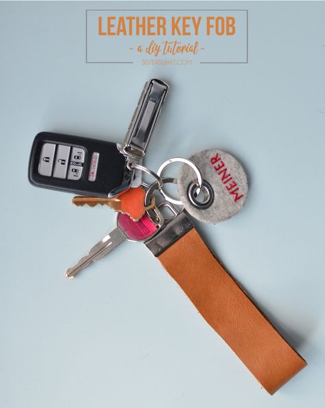 This scrap leather key fob or key chain is so quick and easy to make, perfect for gifts! Key Fob Diy, Key Fobs Diy, Sewing Gift Ideas, Diy En Cuir, Duct Tape Crafts, Diy Key, Diy Leather Projects, Leather Key Chain, Craft Booth Displays