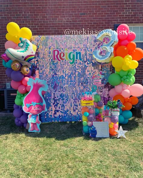 Trolls Outdoor Birthday Party, Trolls 2 Birthday Party Ideas, Trolls Birthday Backdrop, Trolls Theme Party, Trolls Photoshoot Ideas, Trolls Themed Birthday Party Decorations, Trolls 3 Birthday Party Ideas, Trolls 1st Birthday Party Ideas, Trolls Birthday Decorations