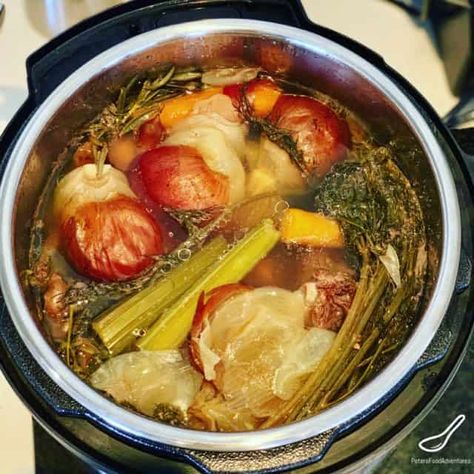 Best Bone Broth Recipe, Bone Broth Soup Recipes, Instant Pot Bone Broth, Bone Broth Instant Pot, Chicken Bone Broth Recipe, Making Bone Broth, Bone Broth Soup, Homemade Bone Broth, Turkey Broth