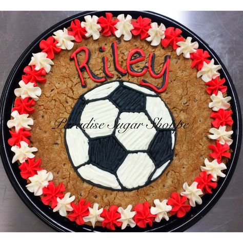 Soccer sports futbol cookie cake by Paradise Sugar Shoppe Soccer Cookie Cake, Abondigas Soup, Baseball Cakes, Soccer Cookies, Sports Cake, Baseball Cookies, Baseball Cake, Soccer Birthday Parties, 10 Birthday