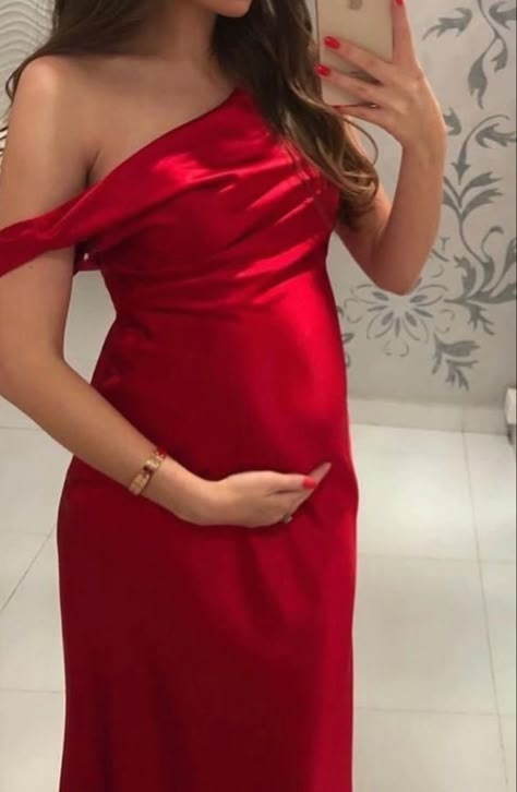 Elegant Pregnancy Outfits, Pregnant Dress Elegant, Pregnant Party Dress, Twisted Emotions, Dress For Pregnant Women, Cute Maternity Dresses, Maternity Photo Outfits, Formal Maternity Dress, Dresses For Pregnant Women