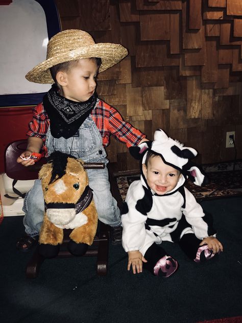 Cow Costume Ideas, Cow Costume, Kids Costumes, Costume Ideas, Farmer, Cow, Halloween