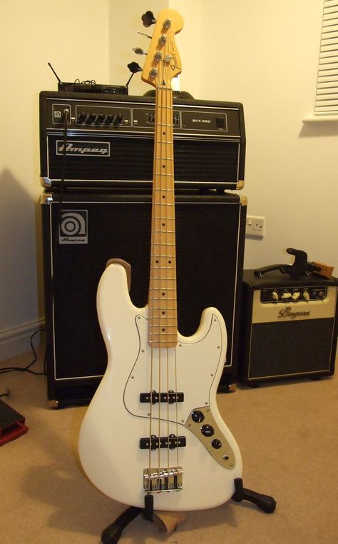 White Bass Aesthetic, White Bass Guitar, Bass Guitar White, Fender Jazz, Guitar Obsession, Guitar Electric, Electric Bass Guitar, Fender Guitar, Bass Guitars