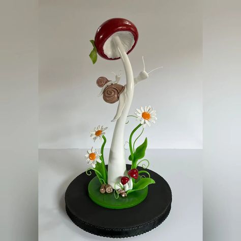 Isomalt Sculpture, Chocolate Showpiece Ideas, Pastillage Showpiece, Pulled Sugar Art, Sugar Showpiece, Chocolate Centerpieces, Sugar Sculpture, Fondant Cake Tutorial, Chocolate Sculpture