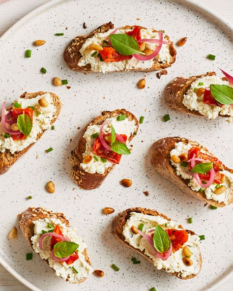 Summertime Sundried Tomato Crostini | Boursin Cheese Tomato Crostini, Boursin Pasta, Boursin Cheese, Party Snack Food, Sundried Tomatoes, Herb Cheese, Sundried Tomato, Summer Appetizer, Snacks Für Party