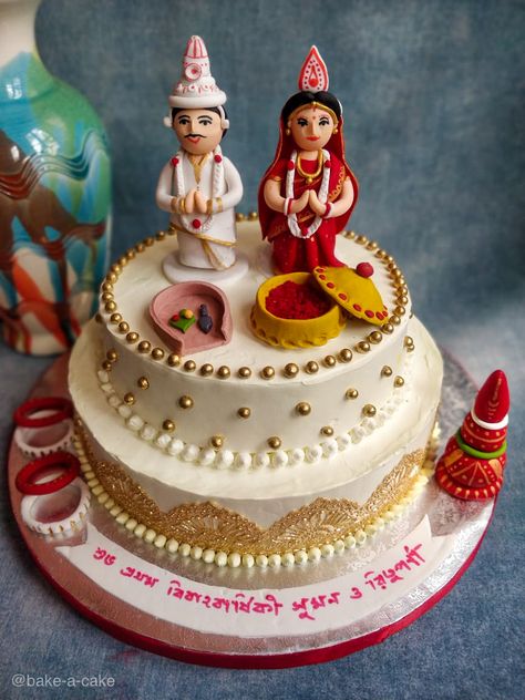 Bengali Style marriage/wedding themed cake with bride and groom couple toppers in butterscotch flavour Totto Bengali Wedding, Registry Marriage Look Bengali, Bengali Wedding Cake Designs, Bengali Theme Wedding Decoration, Anniversary Cake Indian, Bengali Wedding Cake, Bengali Wedding Totto Decoration, Bengali Theme Decoration, Indian Wedding Cake Designs