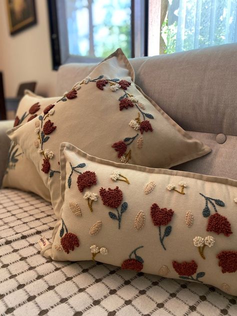 Handmade Punch Needle Embroidery Pillow Cover Tufting - Etsy Turkey Tulip Pillow, Hand Tufting, Needle Cushion, Cushion Embroidery, Embroidery Pillow, Hand Embroidered Pillows, Pillow Embroidery, Crochet Cushion Cover, Cushion Cover Designs