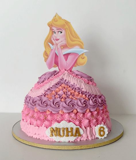 Princess Aurora Cake Design Images (Princess Aurora Birthday Cake Ideas) Aurora Birthday Cake, Princess Aurora Cake, Happy Birthday Cake Girl, Pink Birthday Cake Ideas, Barbie Themed Cake, Aurora Cake, Pink Princess Cakes, Sleeping Beauty Cake, Aurora Birthday