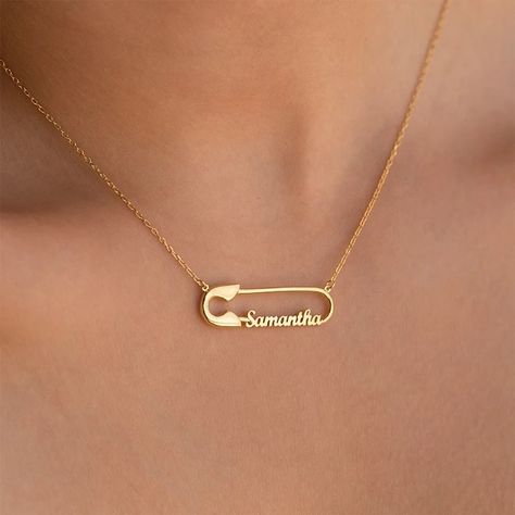 ✨ Shine with a touch of gold! ✨ Our Custom Double Name Paper Clip Pendant Necklace is the ultimate gift for your special someone – be it girlfriend, mom, or YOU! 💖 Personalize it, flaunt it, LOVE it! Click here to make it yours: https://nuel.ink/nqeHVm #PersonalizedJewelry #GiftsForHer #ShineBright 😘😍 Double Name, Name Necklace Gold, Jewelry Photoshoot, Nameplate Necklace, Unique Birthday Gifts, Custom Name Necklace, Timeless Gifts, Safety Pin, Stainless Steel Jewelry