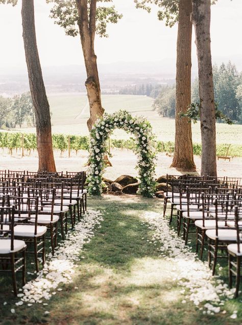 Wedding Venues Oregon, Wedding Alters, Romantic Outdoor Wedding, Spring Wedding Colors, Wedding Venues Texas, Affordable Wedding Venues, Oregon Wedding, Ideal Wedding, Outdoor Wedding Ceremony