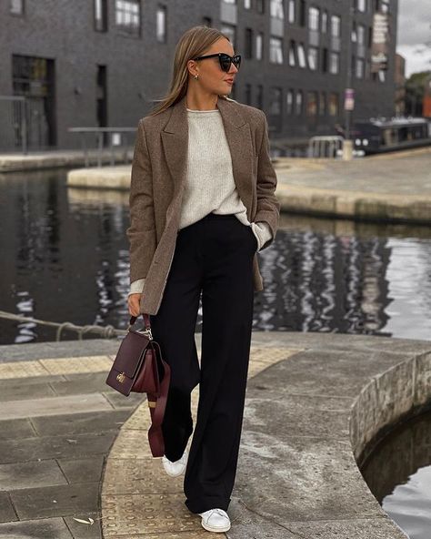 Tweed Blazer Outfit Women, Tweed Blazer Outfit, Lydia Tomlinson, Paris Outfit Ideas, Blazer Outfits Casual, Sometimes People, Blazer Outfits For Women, Parisienne Chic, Spring 23