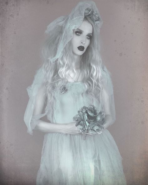 𝔍𝔞𝔡𝔢 𝔱𝔥𝔢 𝔩𝔦𝔟𝔯𝔞 on Instagram: “Ghostly bride stories are some of my favorite urban legends. Do you have a favorite urban legend? 👻🎃💀 P.S. Ghostly bride costume from…” Ghost Bride Costume, Ghost Makeup, Miss Havisham, Ghost Bride, Bride Costume, Urban Legend, Ghost Decoration, Urban Legends, Halloween 2020