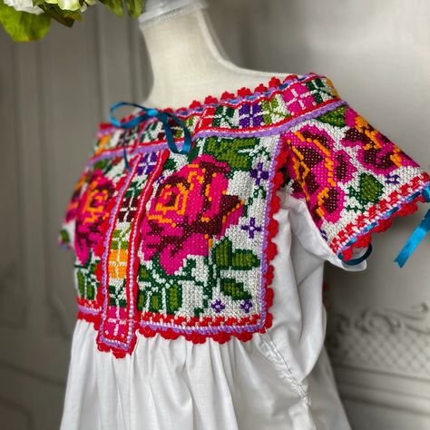 Juquila Mexican Blouse – Camelia Mexican Boutique Embroidered Shirt Outfit, Mexican Boutique, Folklorico Dresses, Mexican Outfits, Mexican Blouses, Mexican Embroidery Designs, Fem Outfits, Mexican Folklore, Mexican Fabric