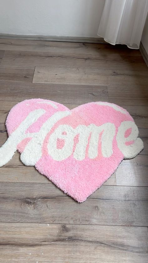 Tufted Rug Design, Rugs Aesthetic, Rug Design Ideas, Cute Rugs, Girl Apartment Decor, Funky Rugs, Rug Tufting, Beauty Room Decor, Cute Bedroom Decor