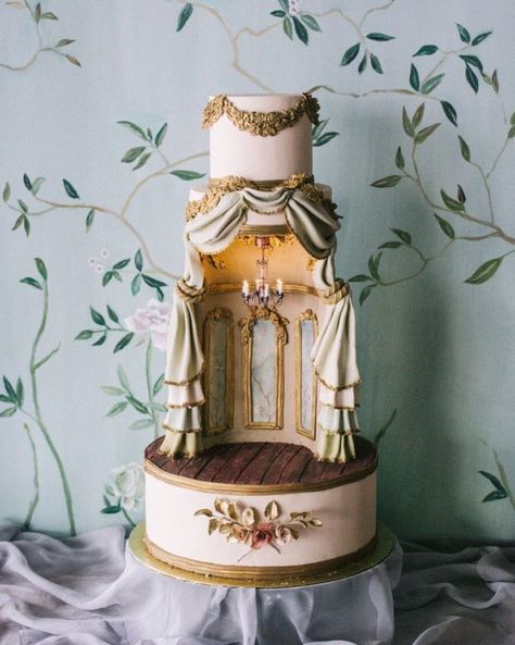 These modern wedding cake trends are truly scrumptious. From abstract cake shapes to wafer paper cake techniques, you will not find boring here. If you want to explore more of the beautiful dessert ideas that are gripping the wedding world, read on to see these unique cake techniques in action for the ultimate wedding inspiration. #weddingcakes #cakedecorating #cakedesigns #modernweddingcake Theatre Cake, Cake Classes, Modern Cakes, Strictly Weddings, Cake Shapes, Cake Trends, Modern Wedding Cake, Unique Wedding Cakes, Crazy Cakes