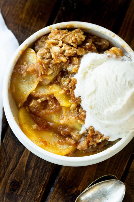 The Best Apple Crisp, Homemade Apple Crisp, Best Apple Crisp Recipe, Butter Recipes Homemade, Best Apple Crisp, Apple Desserts Easy, Oh Sweet Basil, Apple Butter Recipe, Apple Crisp Recipe