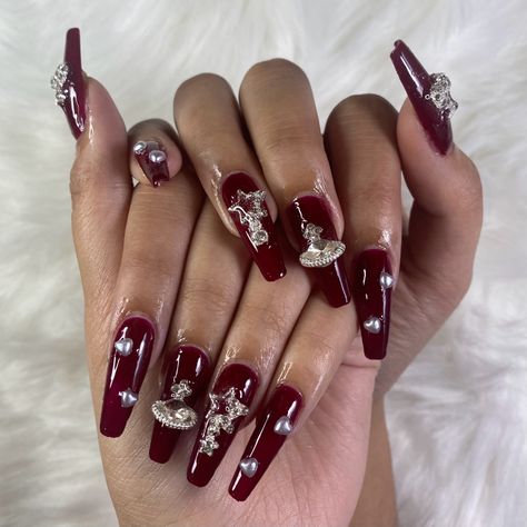 Dark Red Nails With Pearls, Dark Red Nails With Charms, Red Nails Charms, Quince Dark Red, Dark Red And Silver Nails, Red Nails Gems, Dark Red Nails With Gems, Maroon And Silver Nails, Dark Red Quince