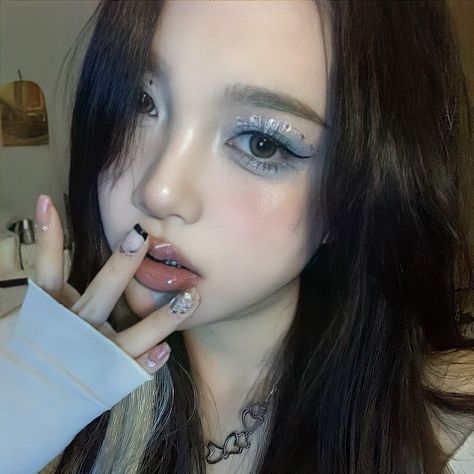 Cute And Aesthetic, Korean Makeup Look, My Property, Ethereal Makeup, Pinterest Makeup, Mermaid Makeup, Cute Makeup Looks, Fancy Makeup, Asian Eye Makeup