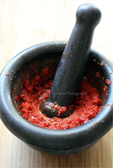 The best authentic Malaysian sambal belacan recipe. Sambal Belacan, Sambal Recipe, Malay Food, Malaysian Cuisine, Rasa Malaysia, Indonesian Cuisine, Malaysian Food, Chilli Sauce, Easy Delicious Recipes