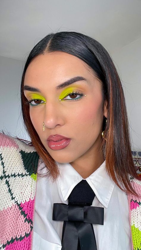 pretty • Instagram Rowi Singh Makeup, Chartreuse Makeup, Bright Makeup, Green Neon, Costume Makeup, All Things Beauty, Makeup Looks, Neon, Makeup