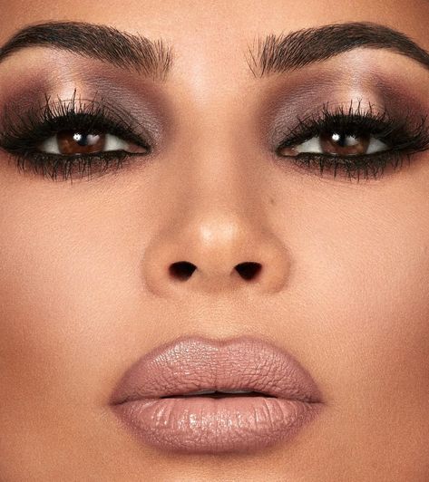 Maquillaje Kardashian Makeup, Kim Kardashian Makeup, Kkw Beauty, Glasses Makeup, Makeup Guide, Smokey Eyes, Eye Makeup Tips, Mac Makeup, Makeup Geek