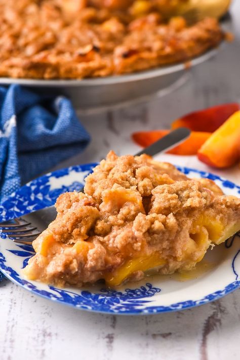 This Peach Crumb Pie has a buttery, crunchy topping amidst a slew of juicy sweet peaches. It is the ultimate summer pie! #peachpie Peach Crumb Pie, Peach Crumble Pie, Easy Peach Pie, Peach Filling, Crumb Pie, Peach Pie Recipes, Peach Pie Filling, Crumble Pie, Summer Pie