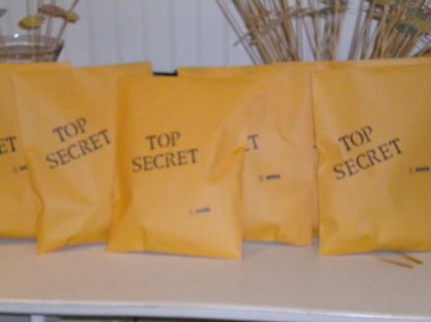 Birthday Ideas For Women Party, Mission Impossible Party, Birthday Party For Women, Spy Kids Party, Geheimagenten Party, Birthday Ideas For Women, Secret Agent Party, Spy Birthday Parties, Detective Party