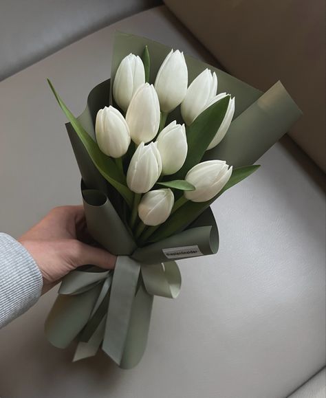 Simple Bouquet, Tulips