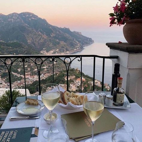 Italy Summer, Italy Aesthetic, Italian Summer, Romantic Dinners, European Summer, Best Places To Travel, Dream Destinations, Travel Aesthetic, Amalfi