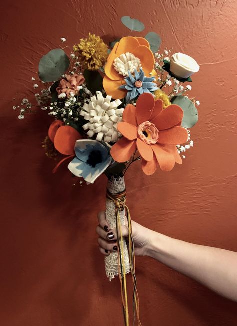 Bloom Bar, Felt Bouquet, Fabric Bouquet, Fabric Flower Bouquet, Handmade Felt Ornament, Felt Flower Bouquet, Felt Flowers Diy, The Crafts, Paper Flower Bouquet