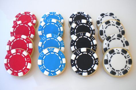 Poker Chip Cookies | Flickr - Photo Sharing! Casino Birthday Party, Casino Royale Theme, Casino Birthday, Casino Theme Party Decorations, Brownie Cupcakes, Vegas Party, Poker Chip, Poker Night, Casino Night Party