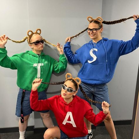 3 People Halloween Costumes, School Halloween Costumes, Halloween Costume Ideas For Duos, Sibling Halloween Costumes, Costume Ideas For Duos, Halloween Costumes 2022, Trio Costumes, Cute Group Halloween Costumes, Classy Halloween Costumes