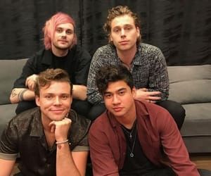 5SOS - latest pics of cool 5 Seconds of Summer on We Heart It 5sos Group Picture, 5sos Fan Art, 5sos Lyrics, 5sos Memes, 5sos Pictures, Calum Thomas Hood, Group Picture, Five Seconds Of Summer, Calum Hood