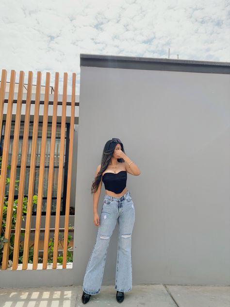 Flare Pants Outfit With Heels, Black Corset Top With Jeans, Heels With Flare Jeans, Black Corset With Jeans, Jean Party Outfits, Black Corset Top Outfit, Corset With Jeans, Denim Top Outfit, Corset Outfit Aesthetic