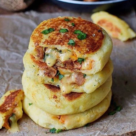 Vegan Recipe Lab’s Instagram profile post: “Crispy Stuffed Potato Cakes by @elavegan . Recipe: Dough⠀⠀ 1 kg of potatoes⠀⠀ 80 g white rice flour (1/2 cup)⠀⠀ 40 g cornstarch or tapioca…” Stuffed Potato Cakes, Stuffed Potato, Chef Gordon, Chef Gordon Ramsay, Italian Spices, Leftover Mashed Potatoes, Potato Pancakes, Potato Cakes, Cooking Instructions