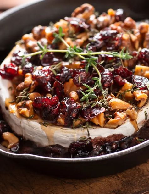 Baked Brie + Pears - Women of Today Brie Thanksgiving Appetizer, Thanksgiving Brie Recipes, How To Cook Brie, Thanksgiving Brie, Brie Thanksgiving, Bake Brie, Onion Jam Recipe, Friendsgiving Appetizers, Party Meals