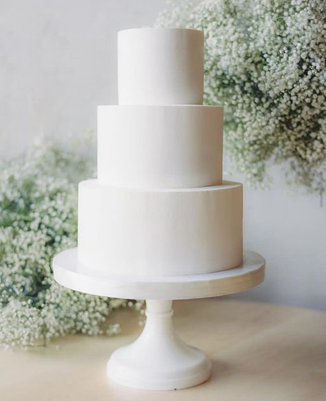 Lemon Cake With Raspberry Filling, Plain Wedding Cakes, Blackberry Farm, Plain Cake, Martha Weddings, White Cakes, Classic Wedding Cake, Dream Wedding Cake, All White Wedding