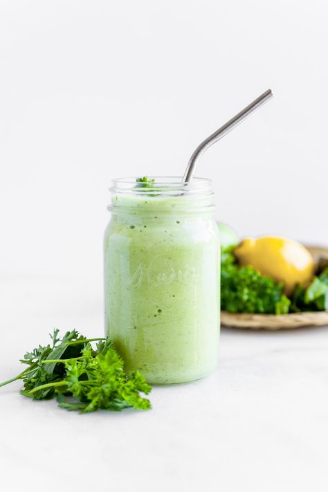 Parsley Smoothie, Benefits Of Parsley, Parsley Benefits, Banana And Honey, Parsley Recipes, Aip Paleo Recipes, Green Smoothie Recipe, Avocado Banana, Smoothie Cleanse