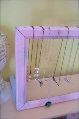 Necklace Display Craft Show, Diy Necklace Display Craft Show, Necklace Stand Diy, Necklace Displays For Craft Shows, David Craft, Diy Necklace Stand, Belt Crafts, Standing Jewelry Box, Diy Jewelry Stand