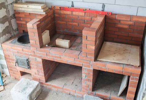 10 conseils pour construire un barbecue en brique - M6 Deco.fr Fireplace Design, Home Construction, Outdoor Storage Box, Country House, Fire Pit, Entryway Tables, Trash Can, Pergola, Sweet Home