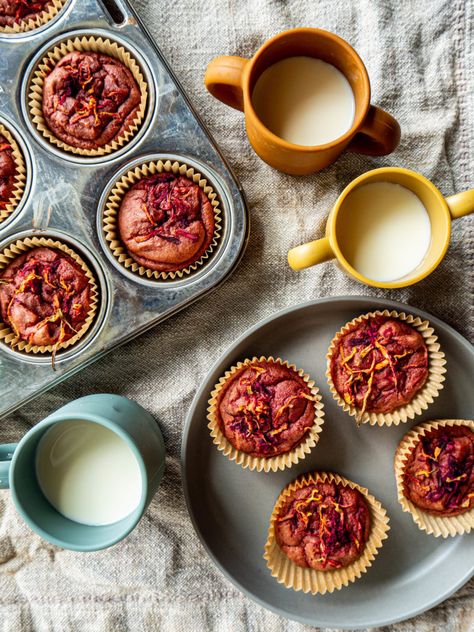 Date Breakfast, Beet Muffins, Kindergarten Snacks, Carrots And Beets, Carrots And Dates, Date Muffins, Pulp Recipe, Almond Flour Muffins, Blender Muffins