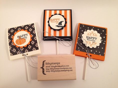 Halloween Treat Holders, Fun Halloween Treats, Halloween Treat Boxes, Halloween Paper Crafts, Halloween Cards Handmade, Crafting Inspiration, Candy Crafts, Halloween Treat Bags, Candy Holder