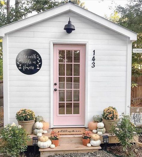 Shed Exterior Ideas, She Shed Interior Ideas, She Shed Decorating Ideas, She Shed Interior, Spa Aesthetic, Easy Shed, Small Garden Shed, Shed Office, Shed Decor